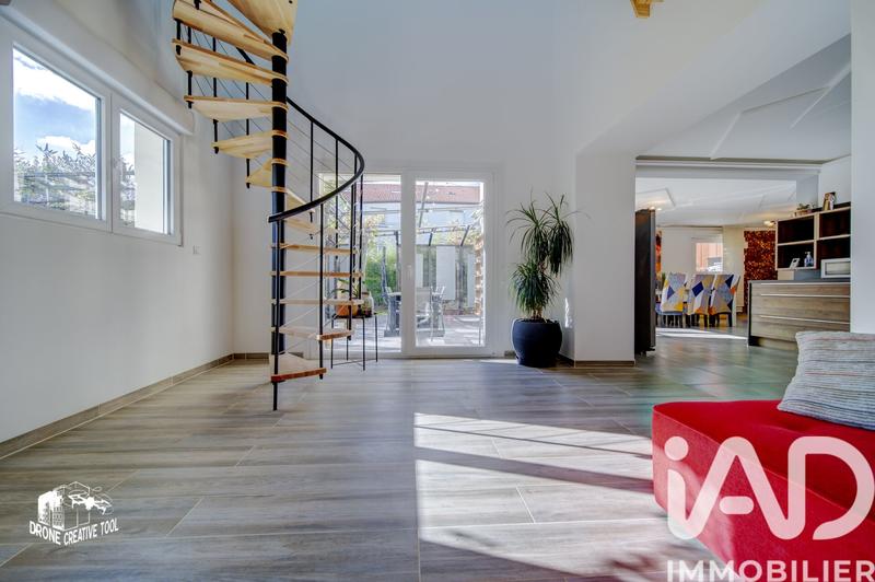 Maison - 140 m² - 5 pièces