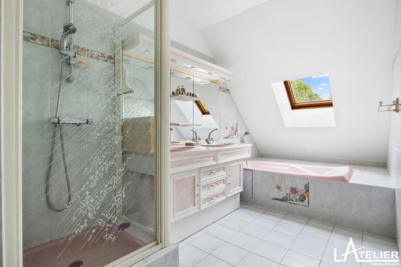 Maison - 210 m² - 5 pièces