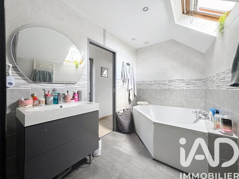 Maison - 246 m² - 9 pièces