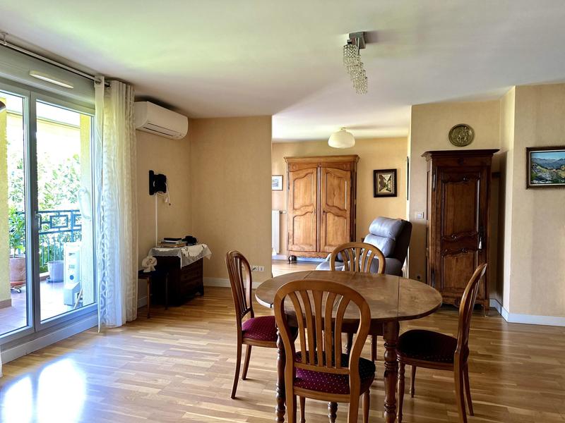 Appartement - 98 m² - 4 pièces