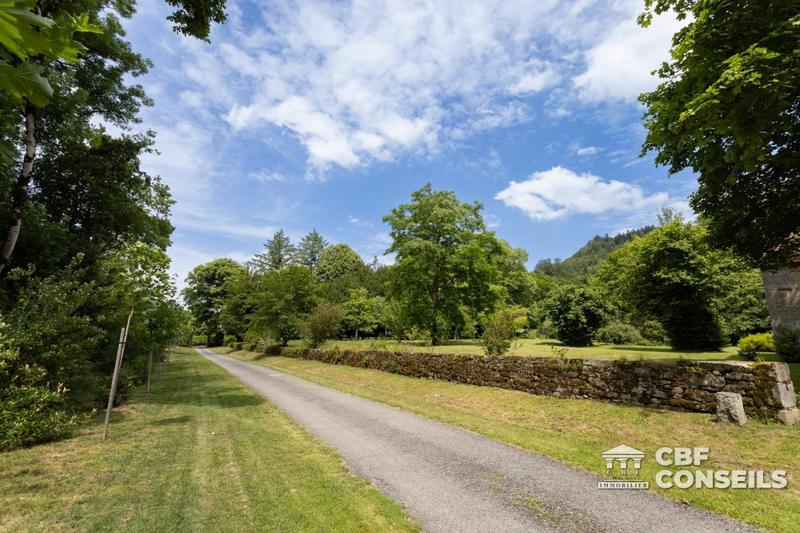 Château - 560 m² - 15 pièces