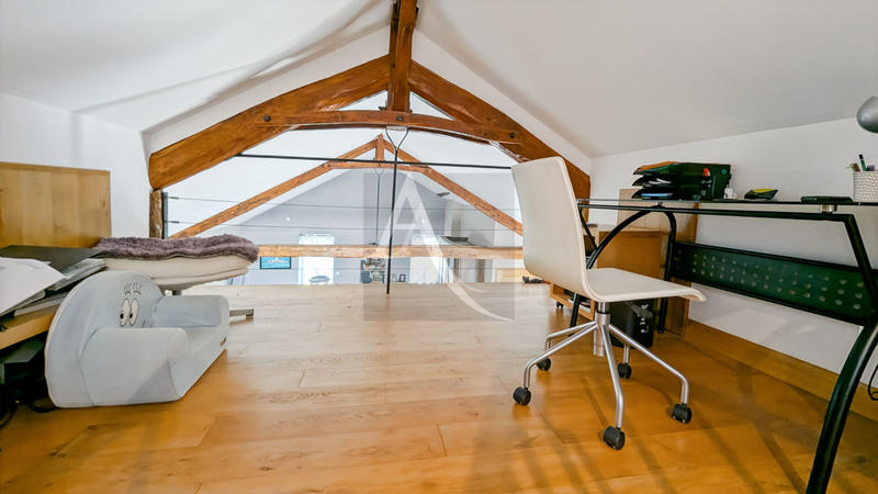 Maison - 330 m² - 11 pièces