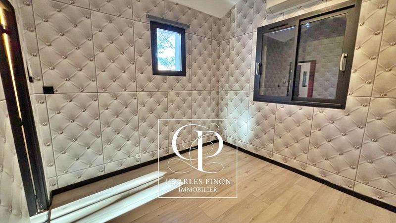 Villa - 219 m² - 6 pièces