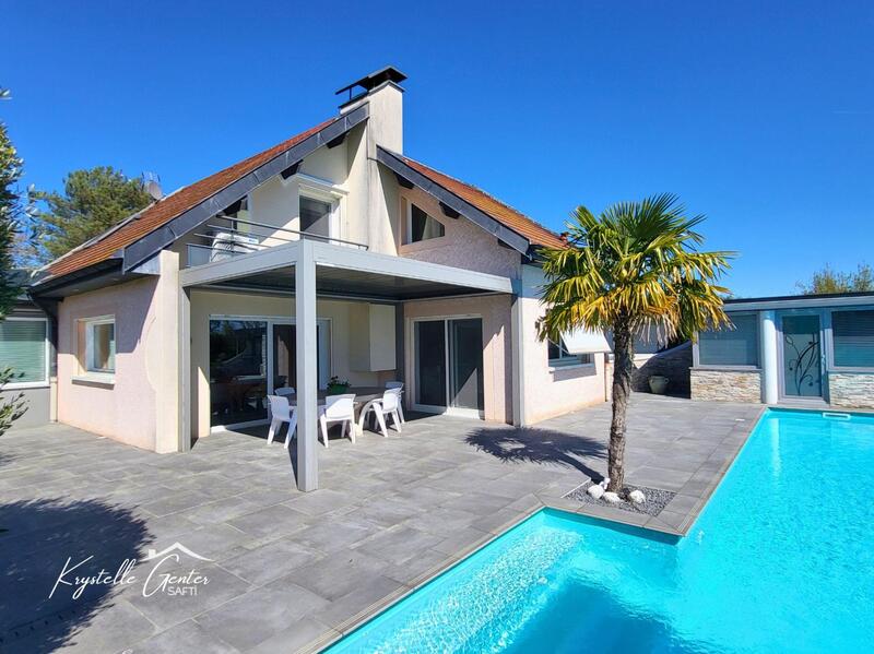 Maison - 202 m² - 7 pièces