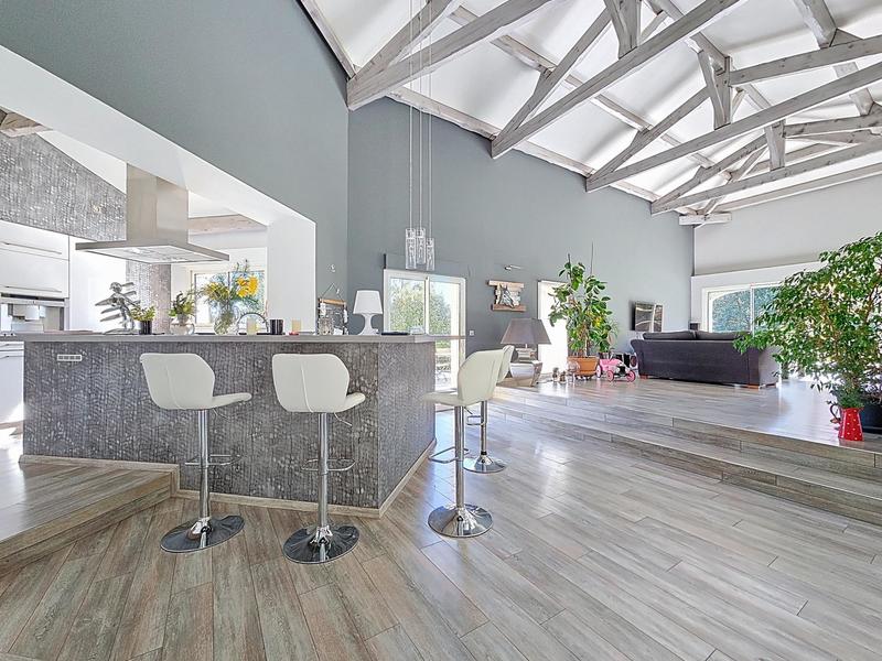 Maison - 236 m² - 6 pièces