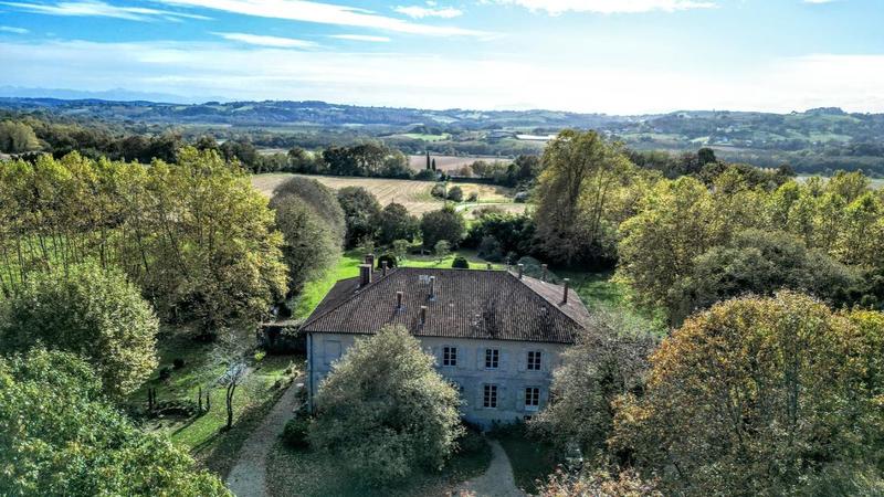 Propriété - 700 m² - 13 pièces