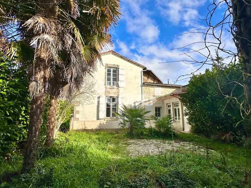 Maison - 216 m² - 8 pièces