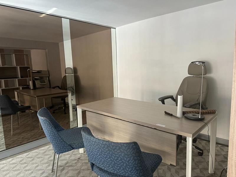 Local commercial - 4 pièces