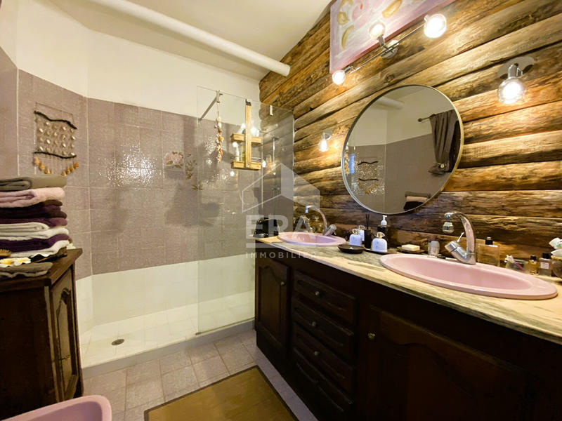 Maison - 234 m² - 7 pièces