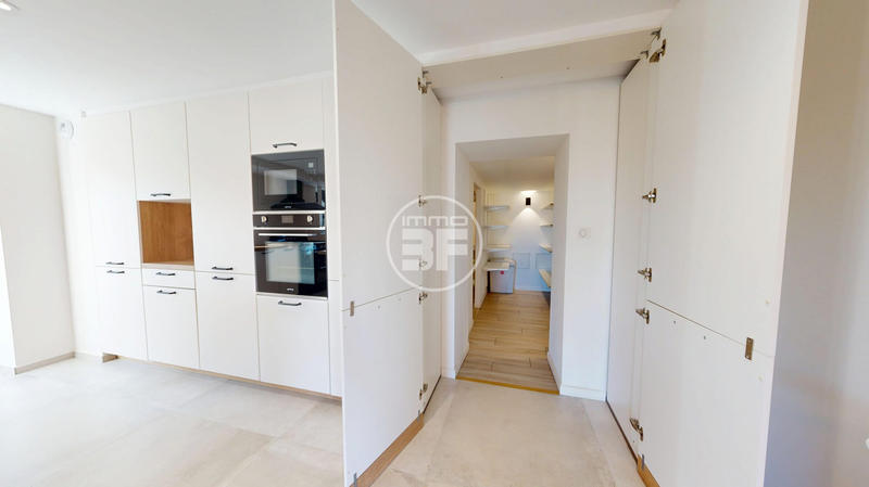 Maison - 239 m² - 6 pièces