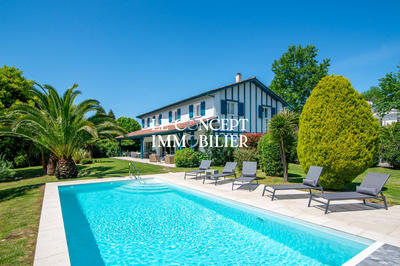 Villa - 275 m² - 7 pièces