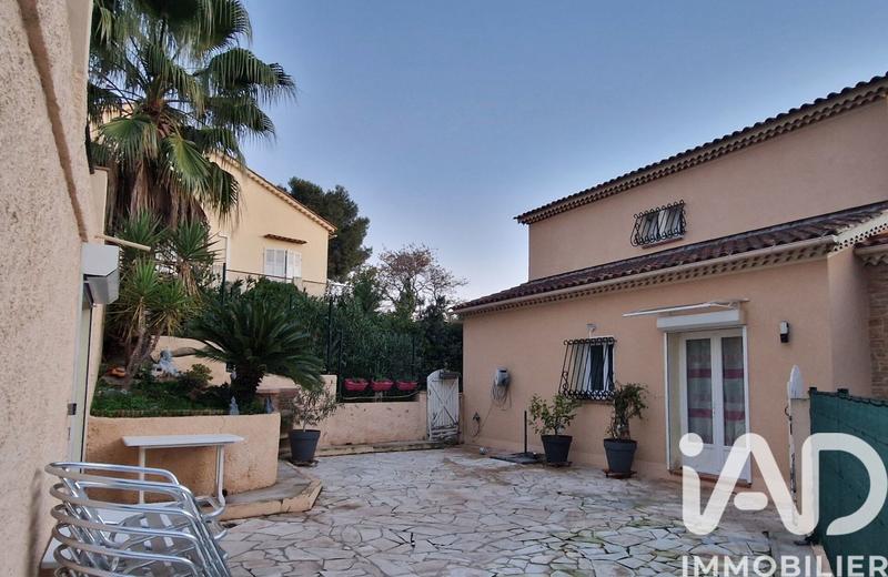 Maison - 200 m² - 9 pièces