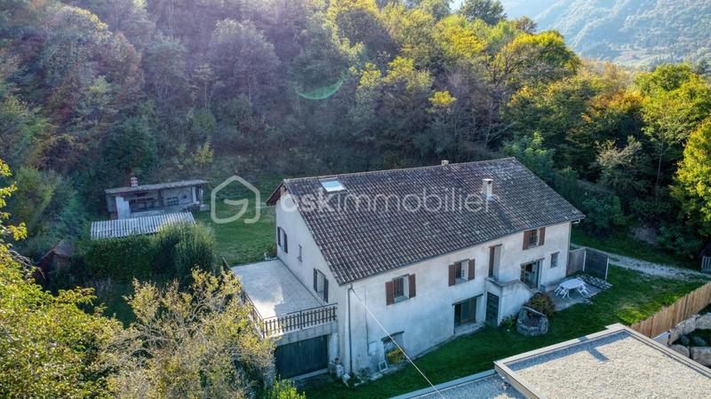 Maison - 232 m² - 7 pièces