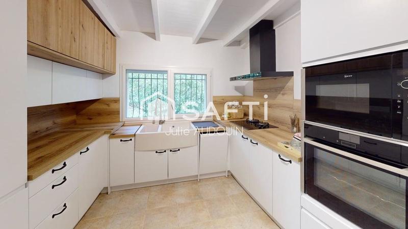 Maison - 202 m² - 8 pièces