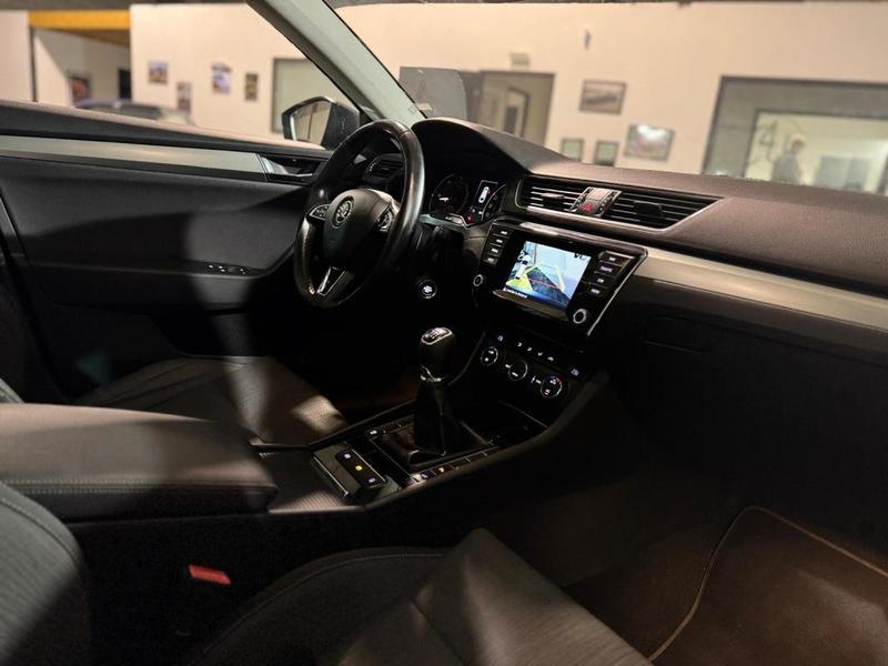 Skoda Superb III Combi 1.6 Tdi 16v 120 cv Apple CarPlay, Caméra de recul, Régulateur vitesse