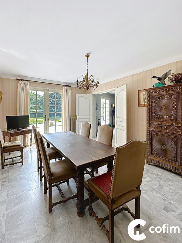 Villa - 250 m² - 8 pièces