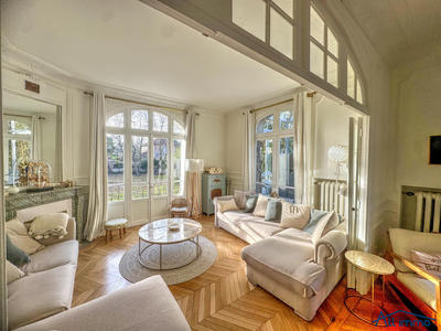 Maison - 280 m² - 7 pièces