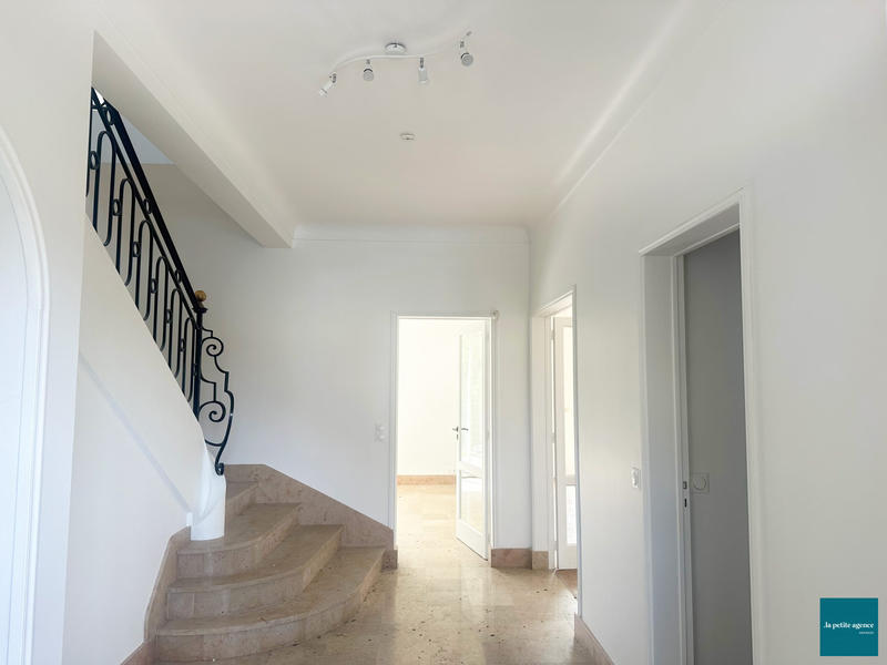 Maison - 219 m² - 7 pièces