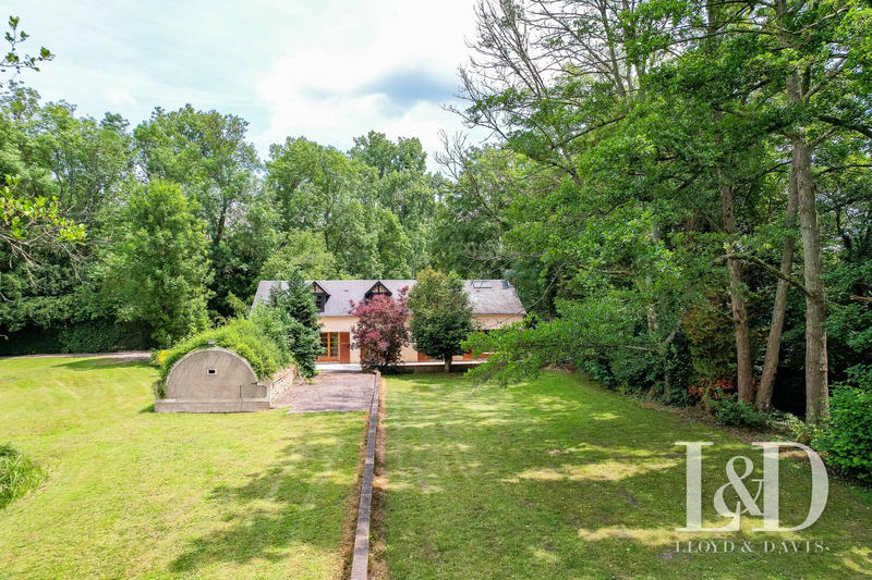 Maison - 310 m² - 14 pièces