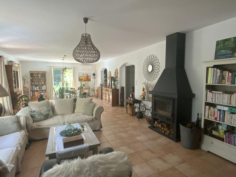 Maison - 275 m² - 10 pièces