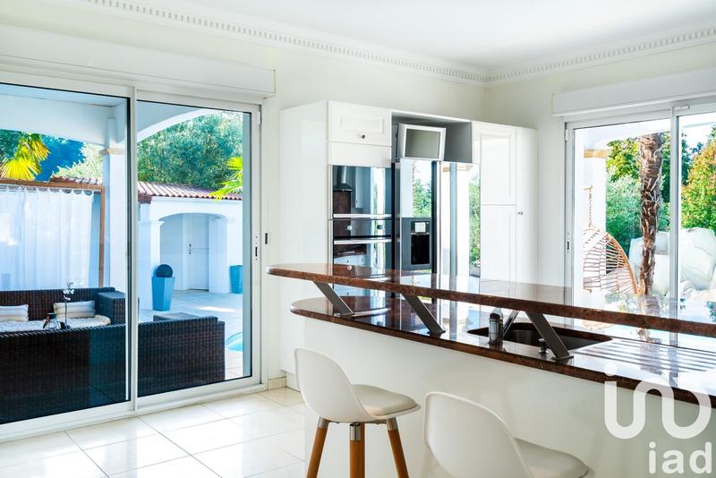 Maison - 252 m² - 8 pièces