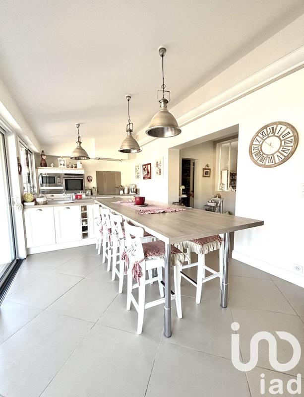 Maison - 212 m² - 5 pièces