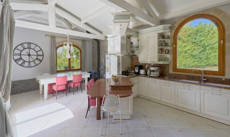 Maison - 255 m² - 6 pièces