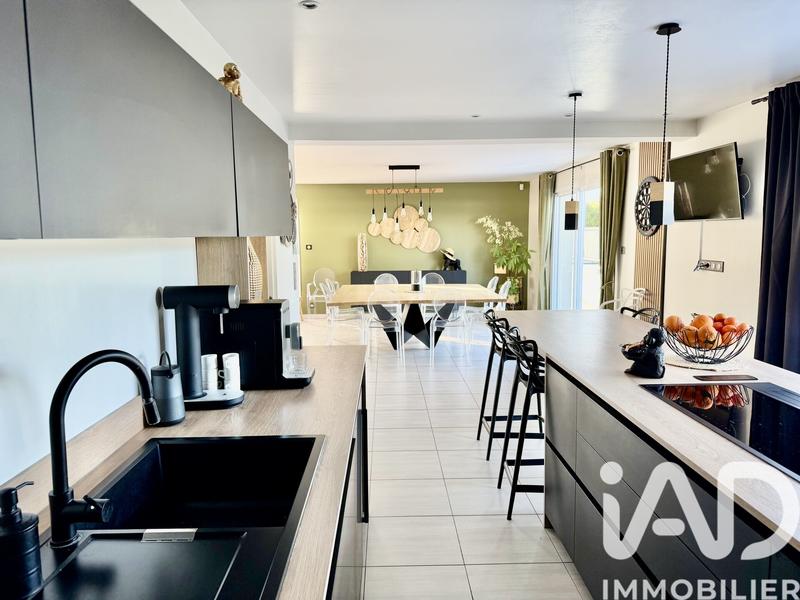 Maison - 198 m² - 7 pièces