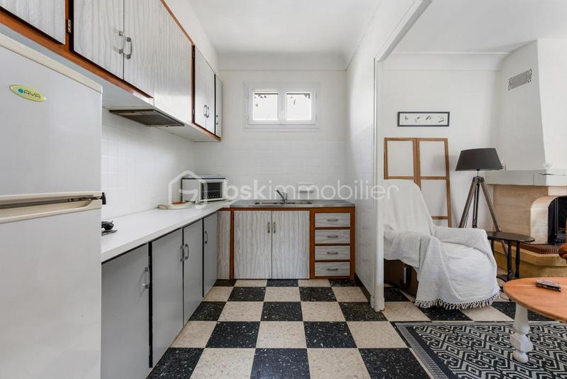 Demeure - 201 m² - 8 pièces