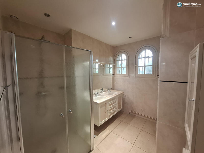 Maison traditionnelle - 149 m² - 5 pièces