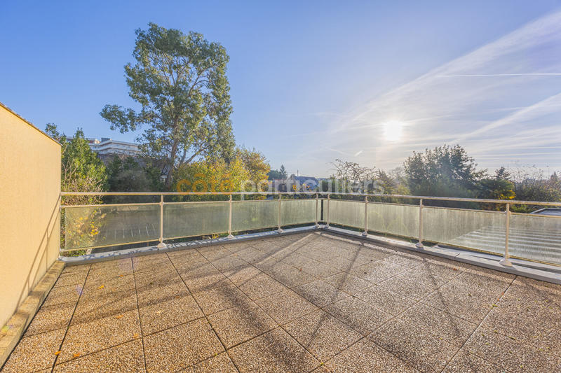 Maison - 193 m² - 9 pièces