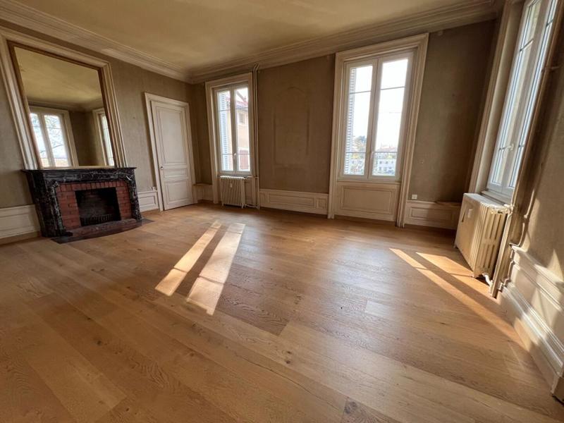 Appartement - 90 m² - 4 pièces