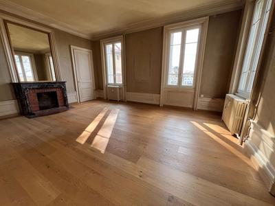 Appartement - 90 m² - 4 pièces