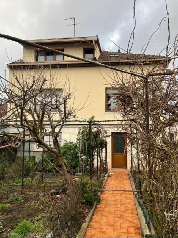 Maison traditionnelle - 162 m² - 7 pièces