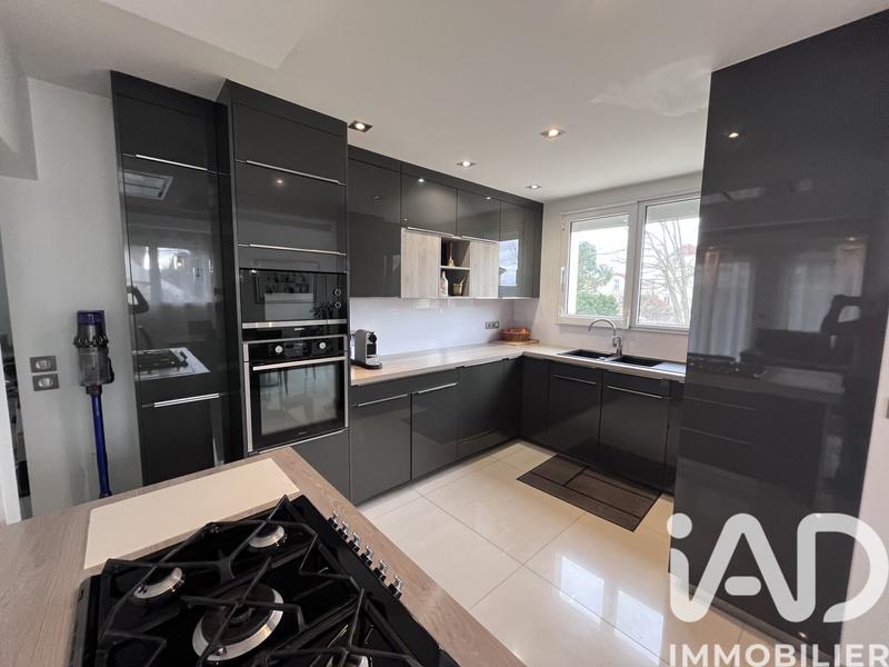 Maison - 202 m² - 8 pièces