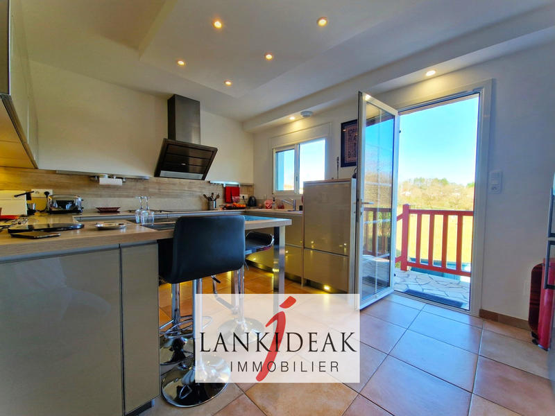 Maison - 204 m² - 6 pièces