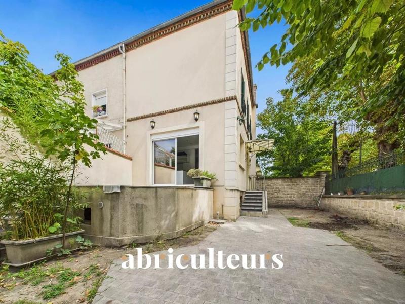 Maison - 92 m² - 7 pièces