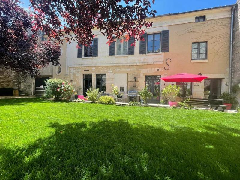 Demeure - 286 m² - 7 pièces