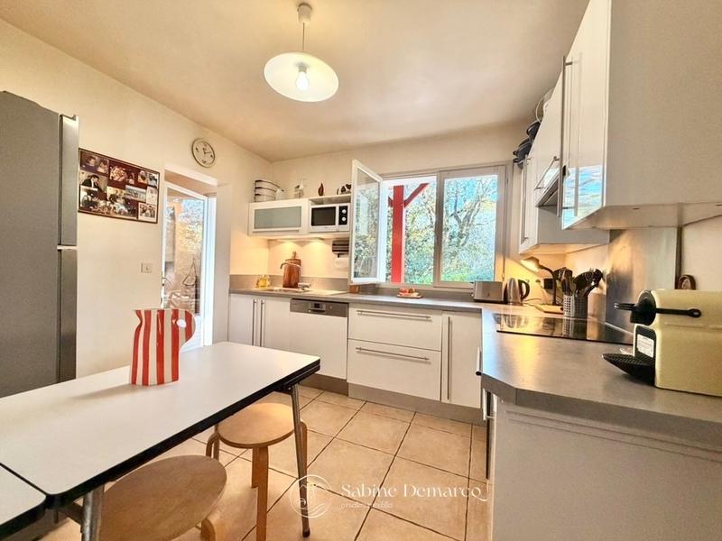 Maison - 230 m² - 6 pièces