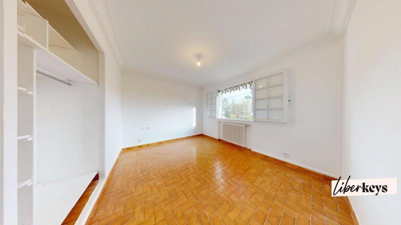 Maison - 280 m² - 12 pièces