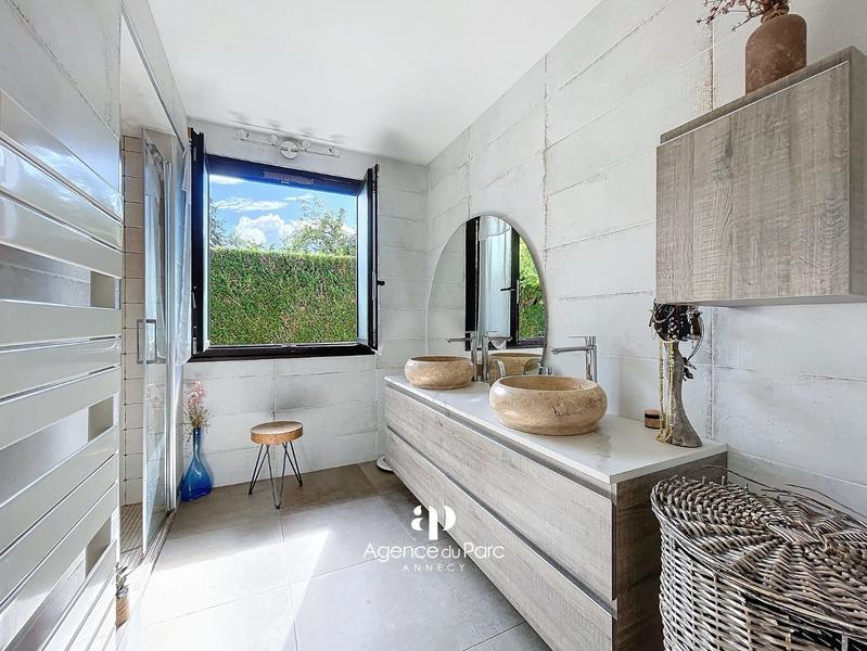 Maison traditionnelle - 185 m² - 8 pièces