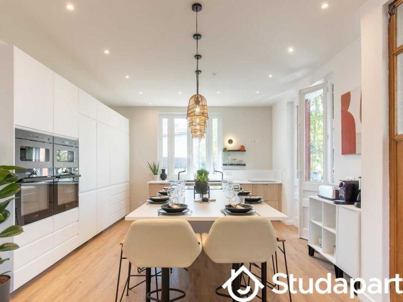 Appartement - 240 m² - 1 pièce