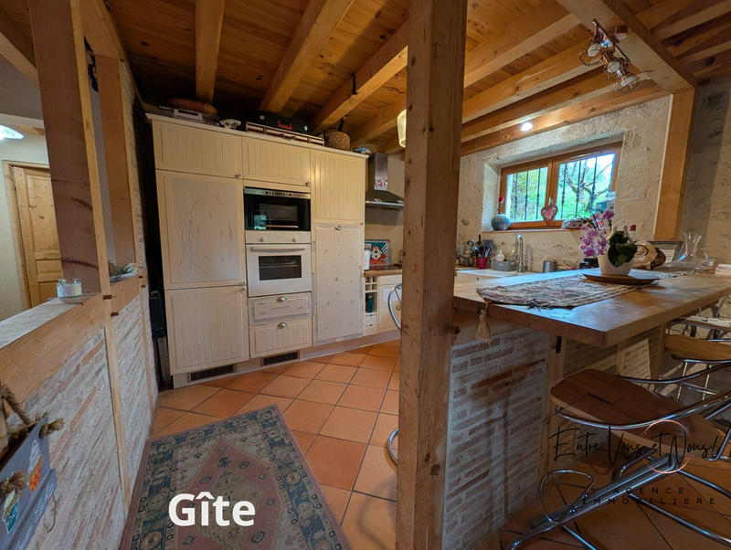 Maison - 290 m² - 9 pièces