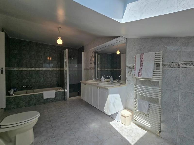 Appartement - 136 m² - 7 pièces