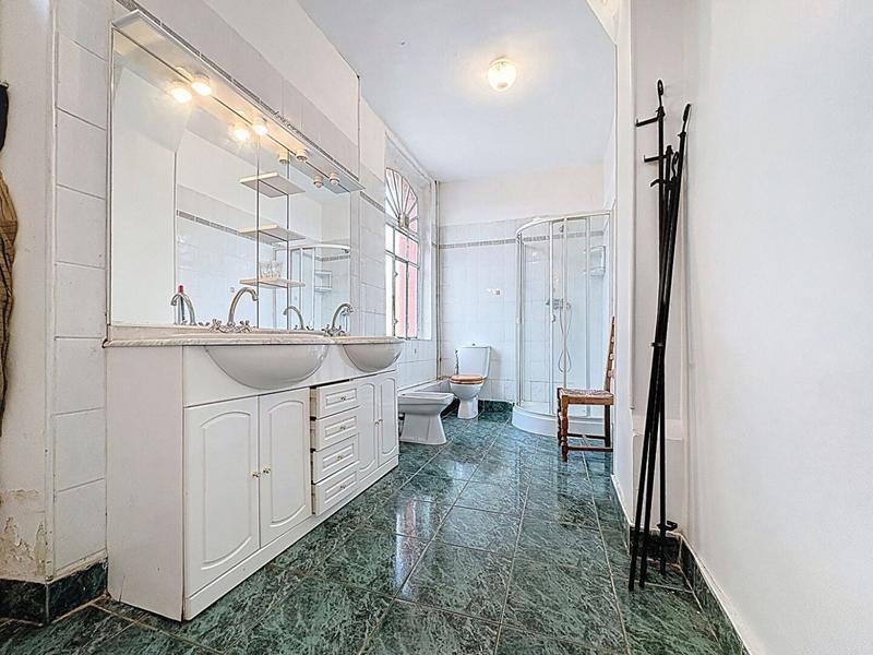 Maison - 352 m² - 15 pièces