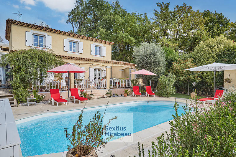 Maison - 200 m² - 6 pièces