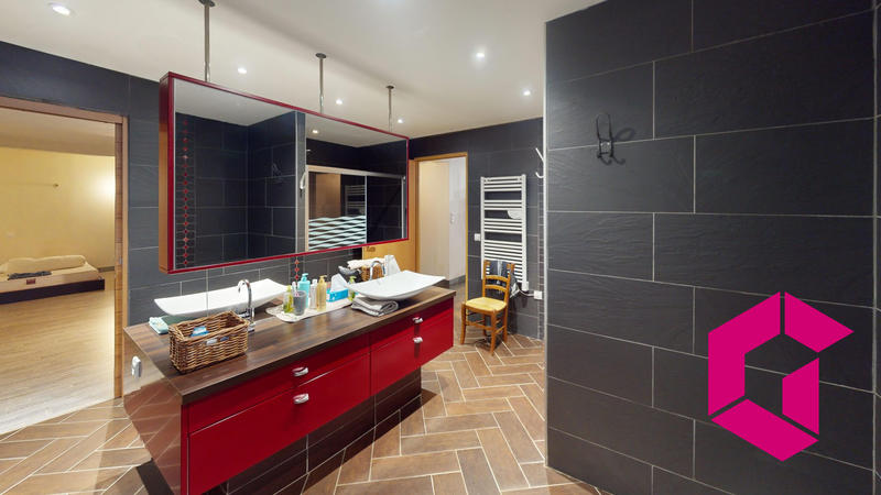 Appartement - 270 m² - 6 pièces