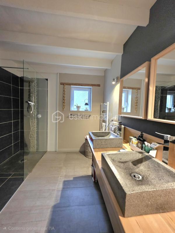 Maison en pierre - 223 m² - 8 pièces