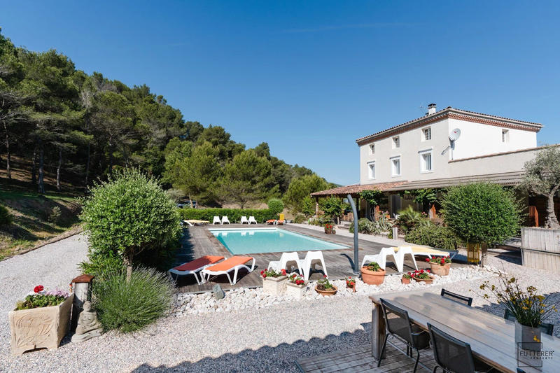 Maison - 355 m² - 12 pièces