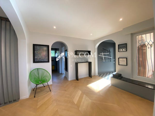 Propriété - 240 m² - 5 pièces